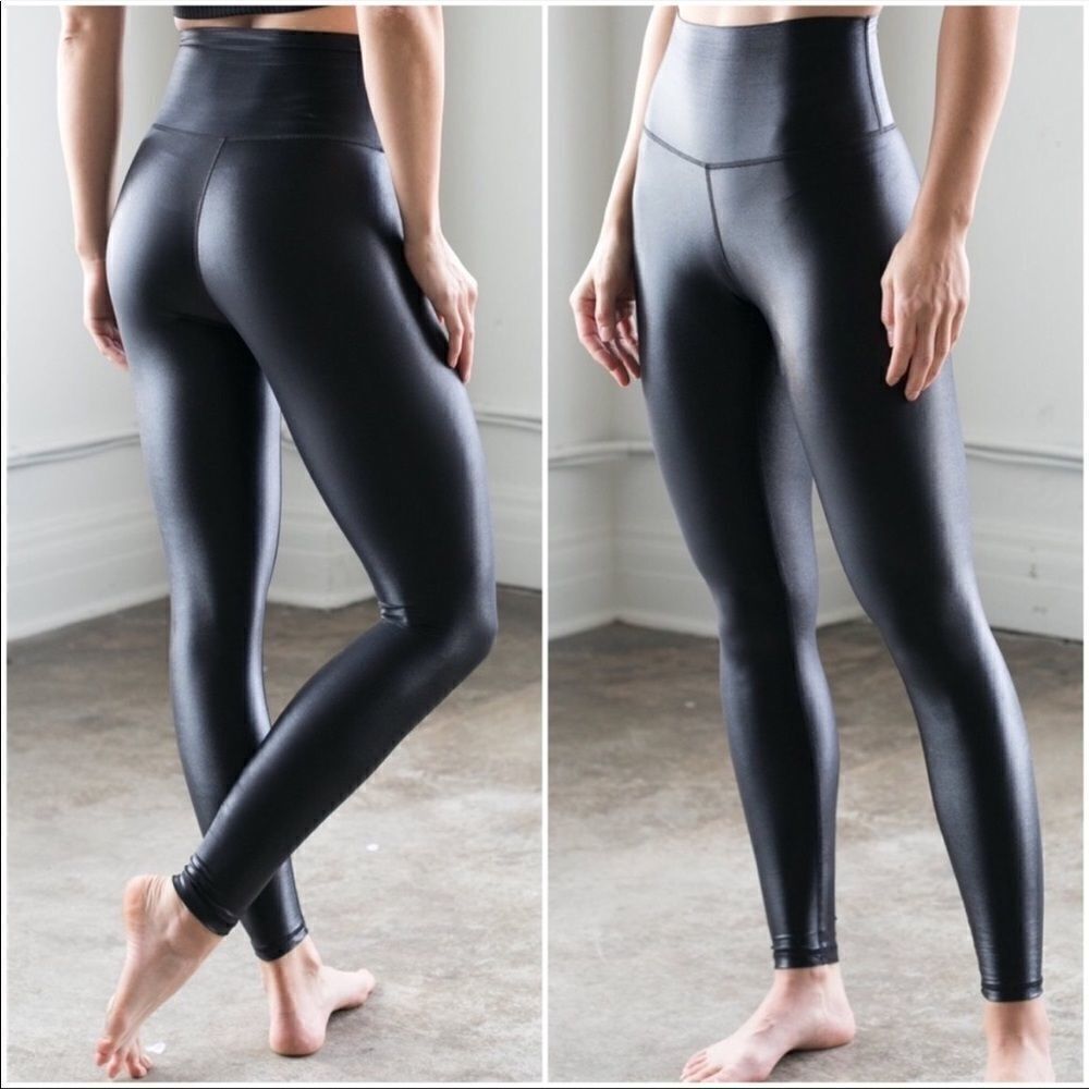 DYI High Shine Signature Tight Shiny Leggings